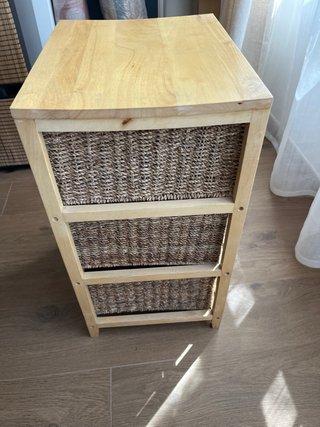 Mesita de noche madera y mimbre