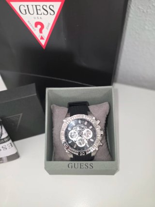 Reloj Guess Negro y Plateado