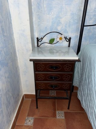 Cómoda de madera con 5 cajones
