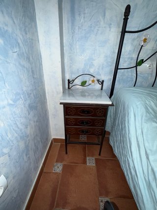 Cómoda de madera con 5 cajones