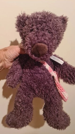 Urso de pelúcia castanho com bolsa. 40cm de altura