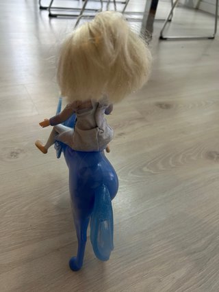 Caballo de Hielo y muñeca Frozen