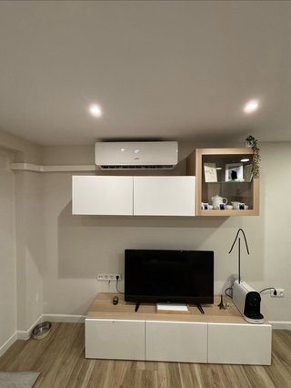 Mueble de salón con vitrina