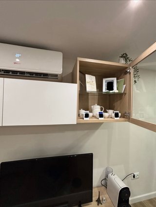 Mueble de salón con vitrina