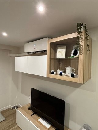 Mueble de salón con vitrina