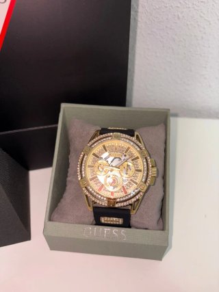 Reloj Guess Dorado y Negro
