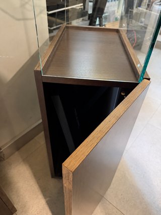2 Vitrinas Expositoras Cristal y Madera con Ruedas