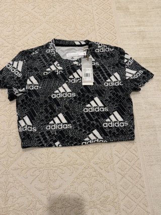 Conjunto Adidas Talla 13-14 y S- Falda y Camiseta