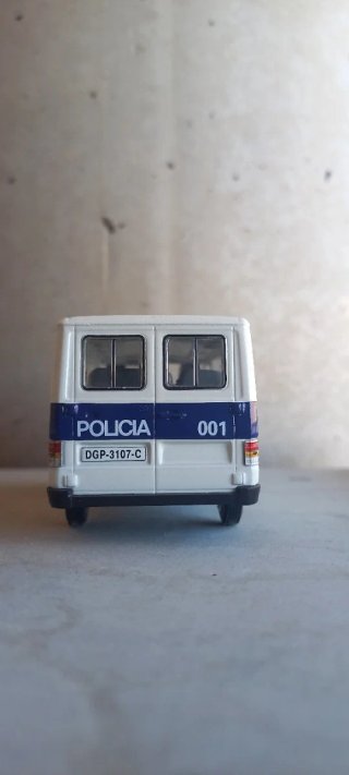 Mercedes MB140 1/43 Policía