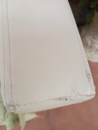 Divano in pelle bianca