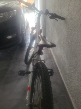 Bicicleta Rockrider ST 100 27,5 blanca, negociable