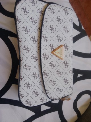 Bolso Guess Blanco y Dorado