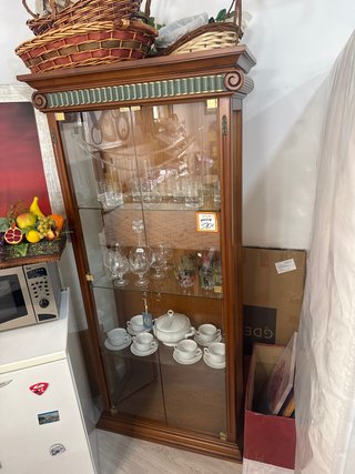 Vitrina madera y cristal