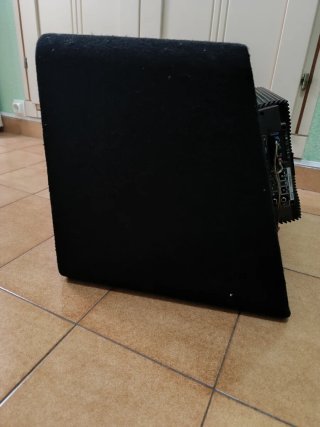 Subwoofer JBL para coche