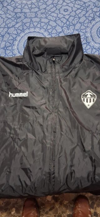 Camiseta y chubasquero del c.d. Castellón