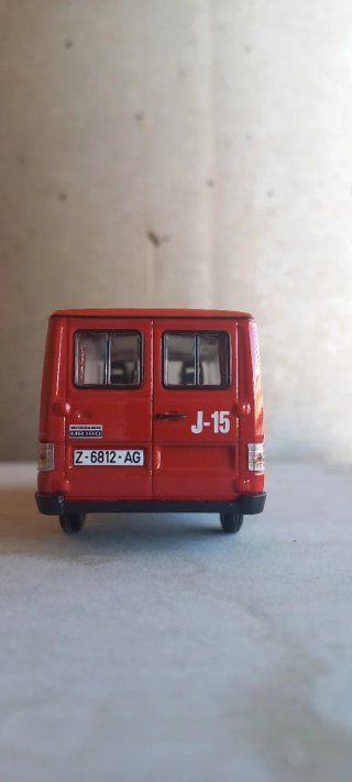 Mercedes MB180 1/43 Rojo