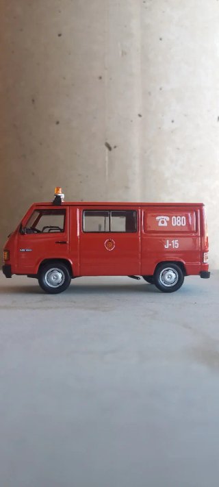 Mercedes MB180 1/43 Rojo