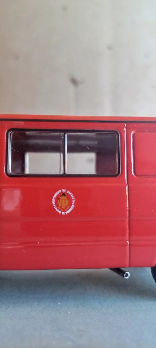 Mercedes MB180 1/43 Rojo