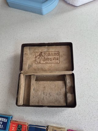Lote de estuche, maquinilla y cuchillas de afeitar