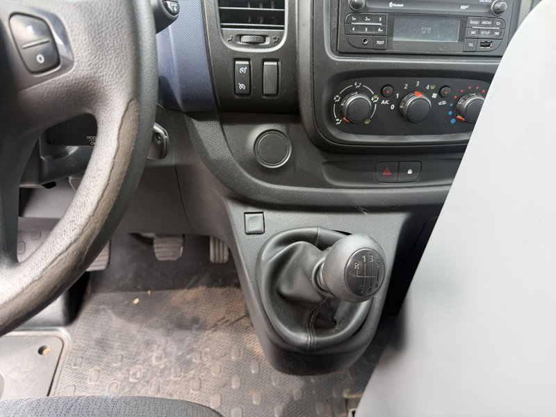 Opel Vivaro 2017, foto 12