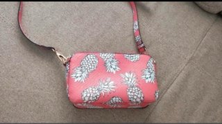 Bolso bandolera coral con piñas
