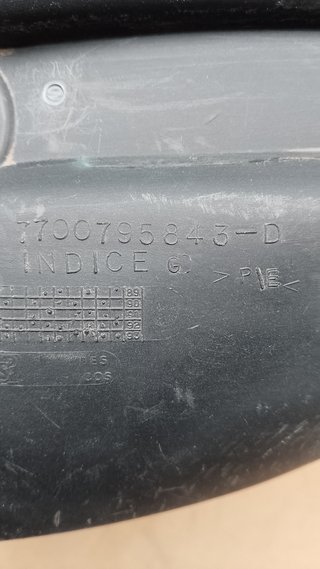 PASERUEDAS DELANTERO DERECHO RENAULT CLIO I