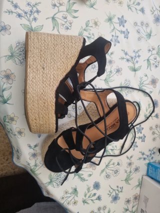 Sandalias cuña negras