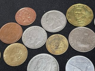 Lote 43 monedas mundiales y españolas + medalla