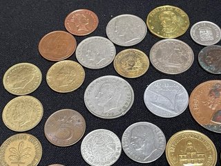 Lote 43 monedas mundiales y españolas + medalla