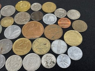 Lote 43 monedas mundiales y españolas + medalla