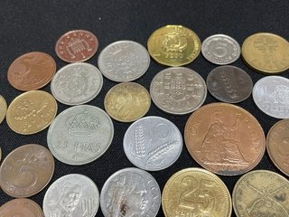 Lote 43 monedas mundiales y españolas + medalla