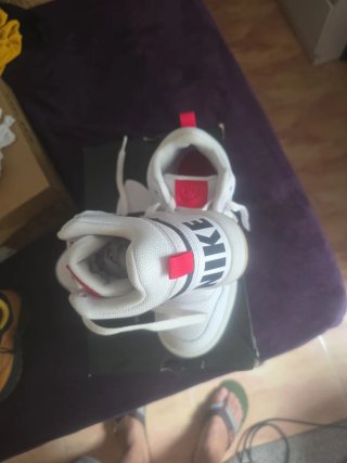 Zapatillas Nike Blancas y Rojas