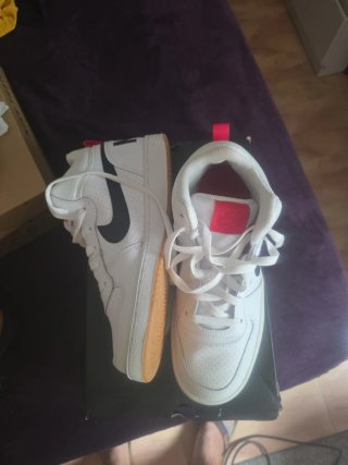 Zapatillas Nike Blancas y Rojas