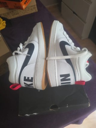 Zapatillas Nike Blancas y Rojas