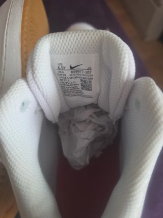 Zapatillas Nike Blancas y Rojas