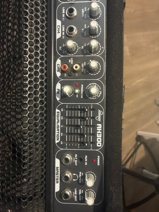Amplificador Laney RH300 Negro