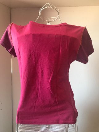 Camiseta fucsia con pez talla M