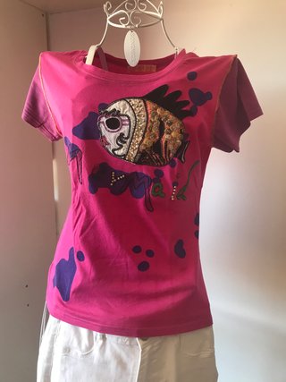 Camiseta fucsia con pez talla M