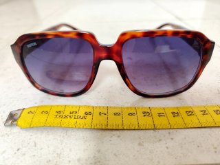 Óculos de Sol para Mulher marca Unofficial (Novo)