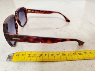 Óculos de Sol para Mulher marca Unofficial (Novo)
