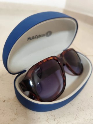 Óculos de Sol para Mulher marca Unofficial (Novo)