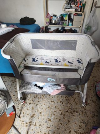 Cuna colecho gris y blanca