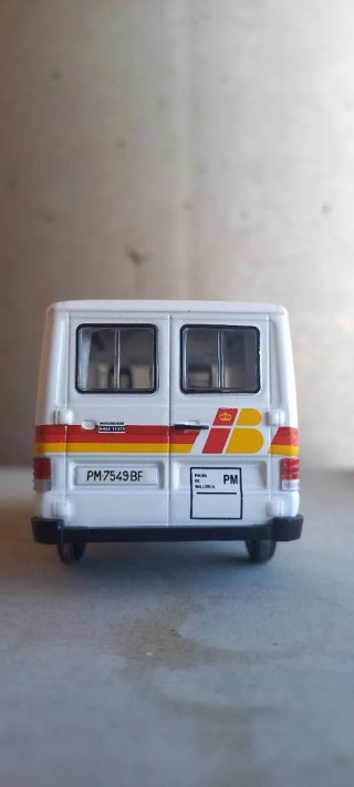 Mercedes MB100 1/43