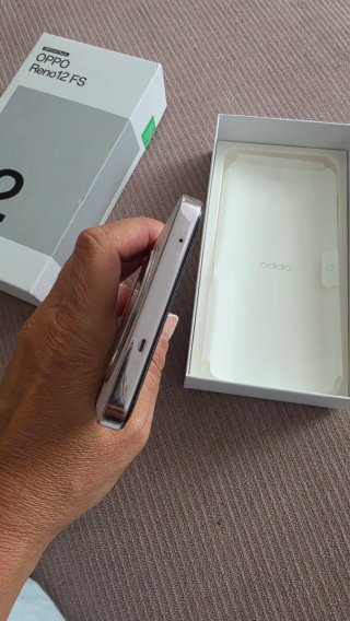 Oppo Reno12 FS sólo 1 mes de uso