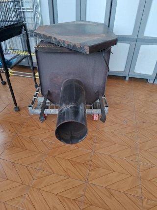 Estufa de leña de esquina negra, con turbina...