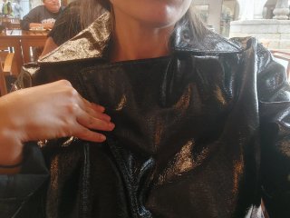 Gabardina efecto charol Mango