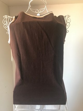 Camiseta marrón con mariposa Talla M