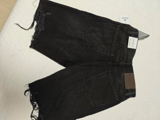 Pantalón vaquero negro desgarrado Totalmente nuevo