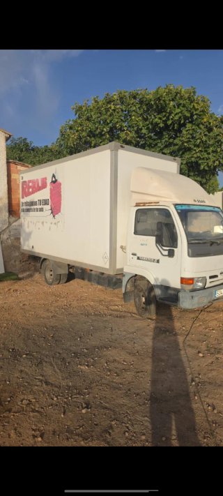 Camión Nissan cabstar