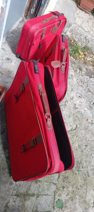 3 Maletas Rojas Viaje. Las 3 por 20